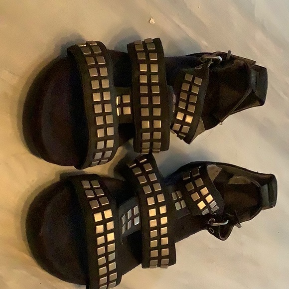 Gladiator style sandal - Picture 10 of 12